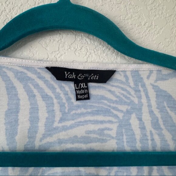 Yak & Yeti Women's Oversized Lightweight Zebra Stripe Blue Tee - Lg/XL‎ NWOT - Picture 4 of 5